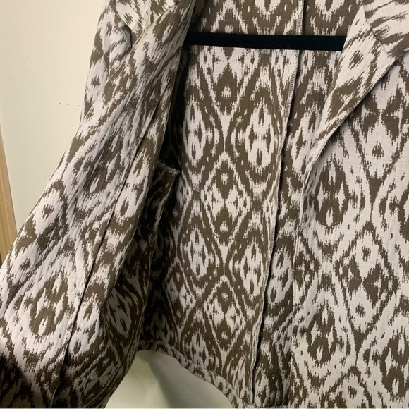 Chico's Taupe and White Patterned Light Weight Jacket Size 0/ Small - Picture 5 of 7